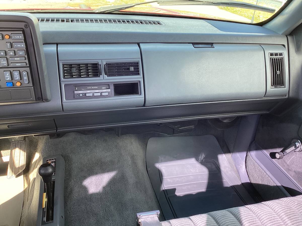 Chevrolet-gmt-400-12-ton-nominal-1990-red-35