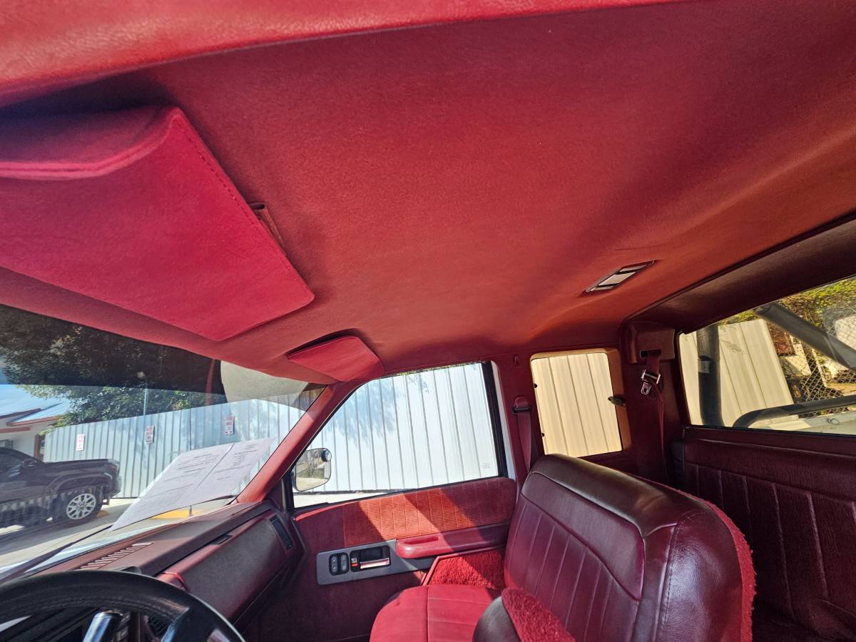 Chevrolet-gmt-400-12-ton-nominal-1990-white-11