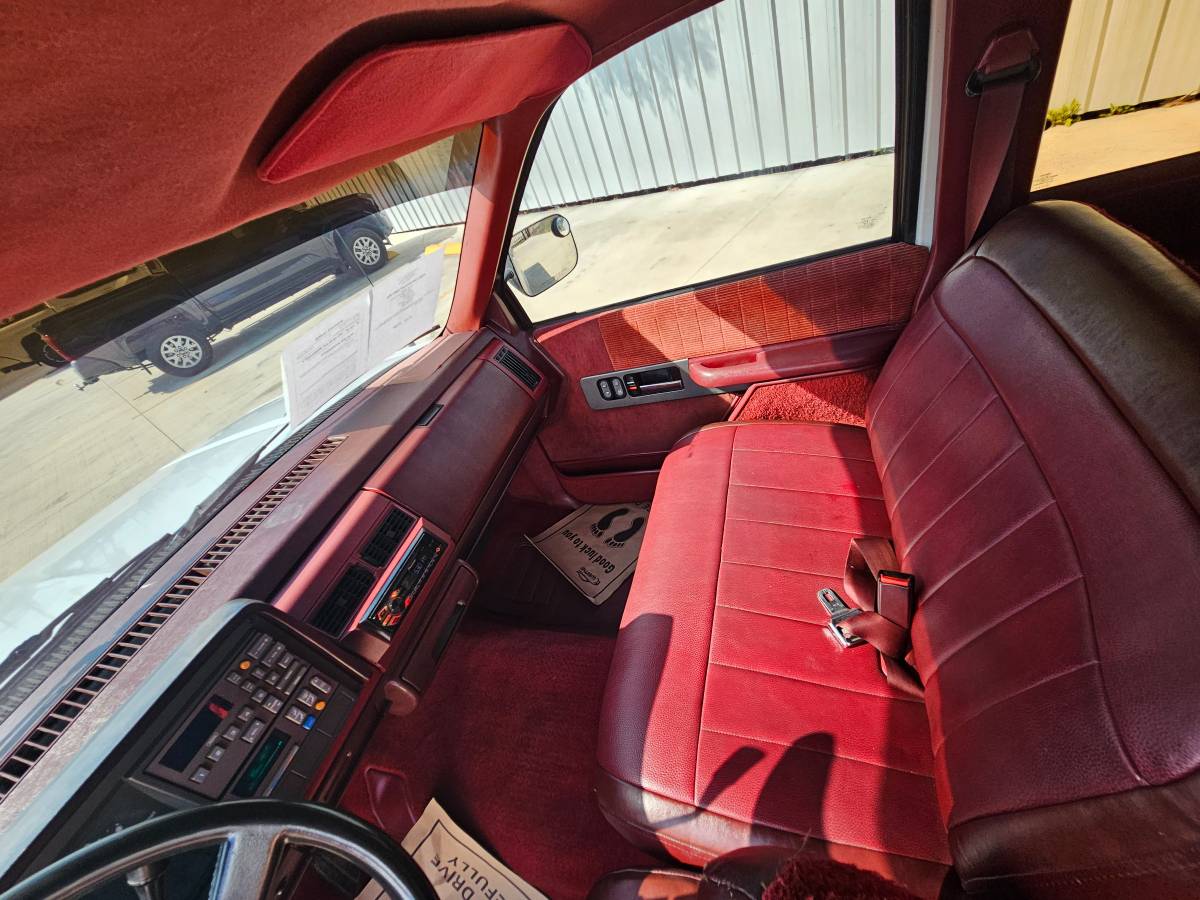 Chevrolet-gmt-400-12-ton-nominal-1990-white-12