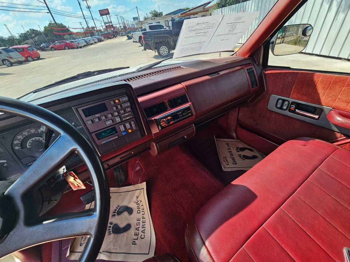 Chevrolet-gmt-400-12-ton-nominal-1990-white-14