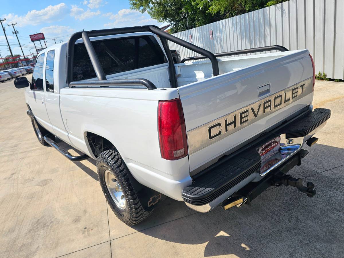 Chevrolet-gmt-400-12-ton-nominal-1990-white-2
