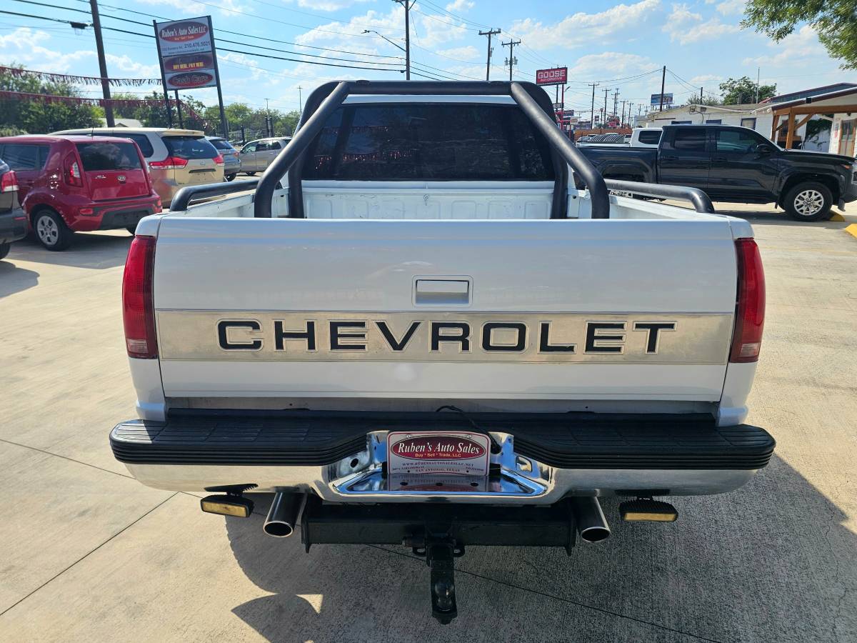Chevrolet-gmt-400-12-ton-nominal-1990-white-3