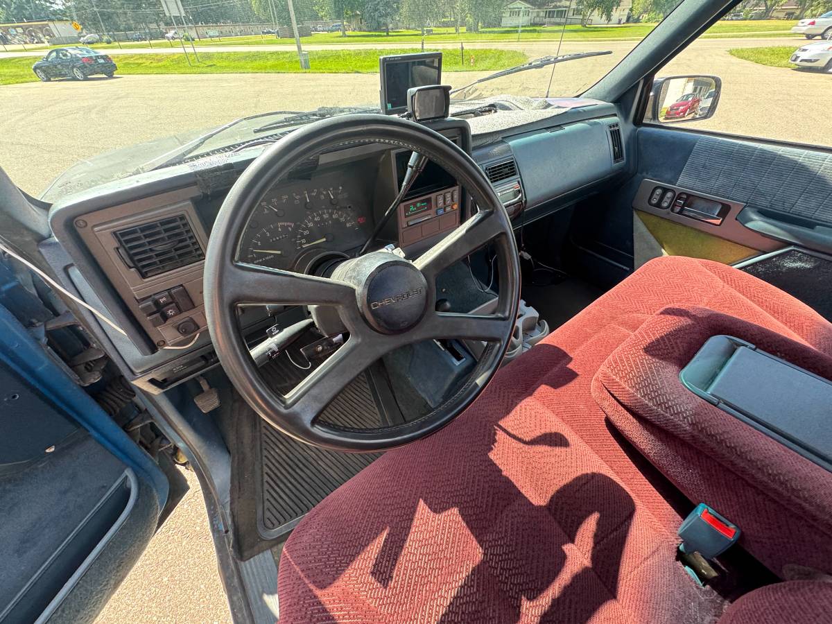 Chevrolet-gmt-400-12-ton-nominal-1991-black-11