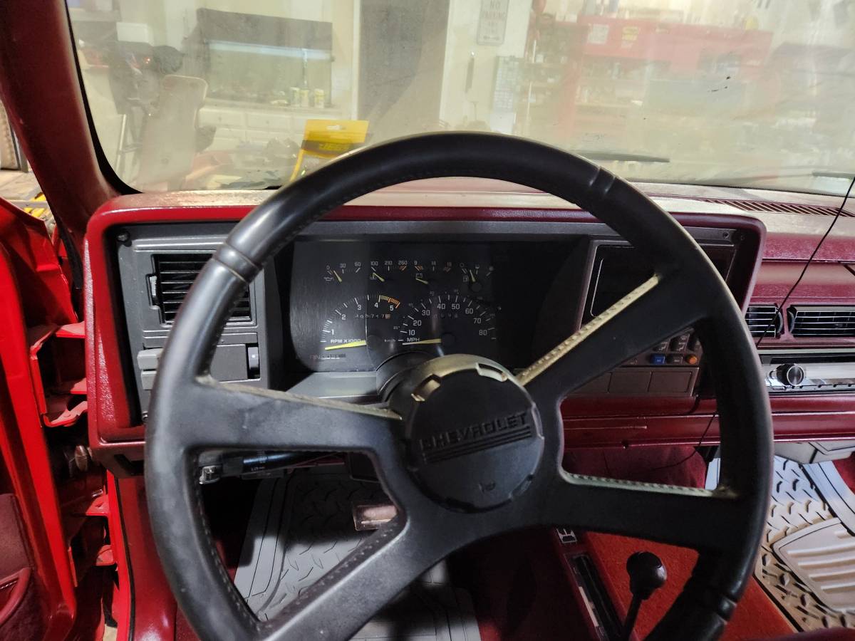 Chevrolet-gmt-400-12-ton-nominal-1992-red-16