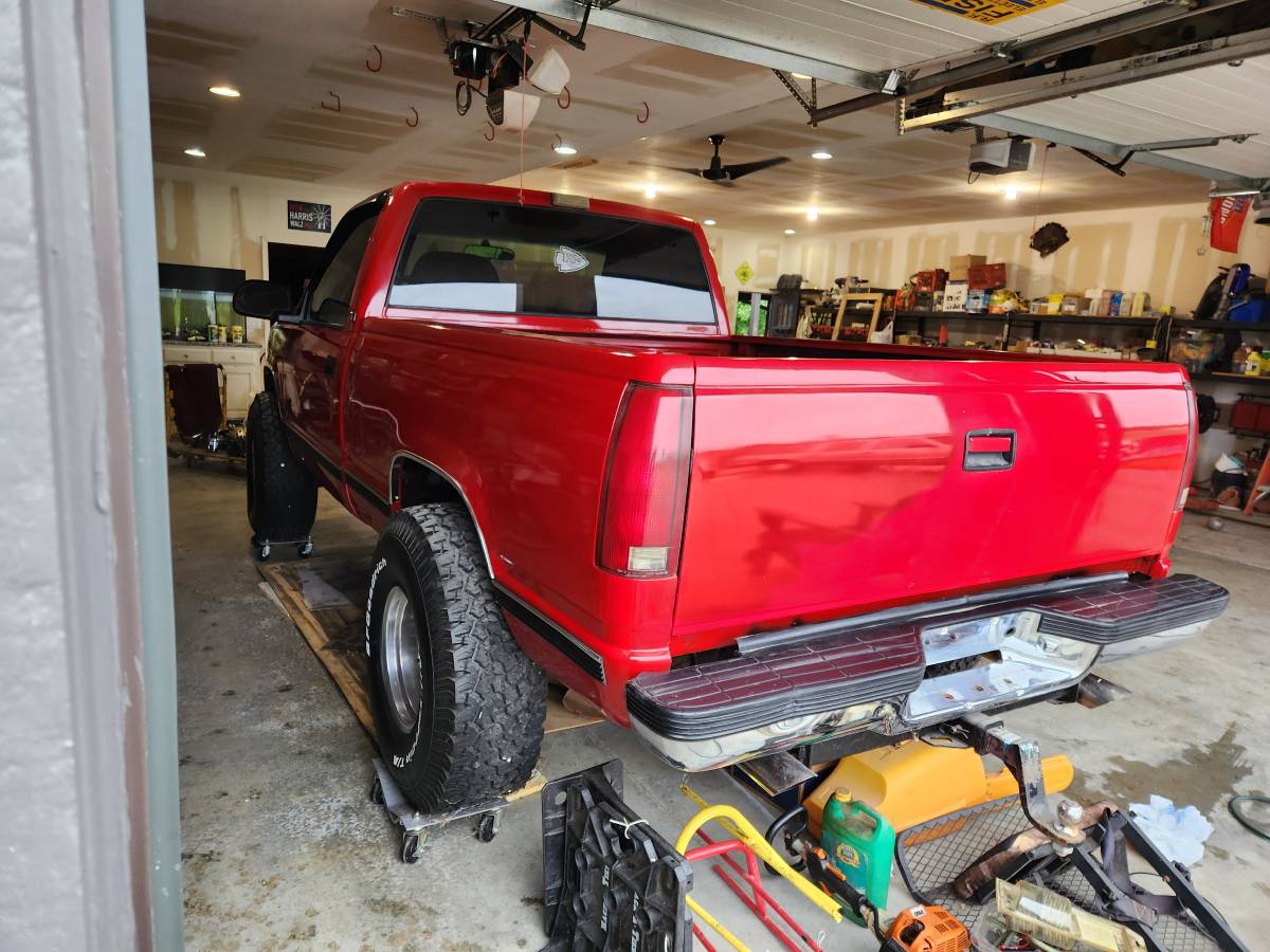 Chevrolet-gmt-400-12-ton-nominal-1992-red-9
