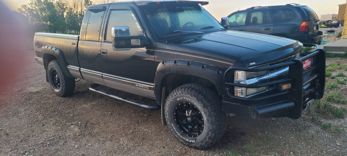Chevrolet-gmt-400-34-ton-nominal-1995-black