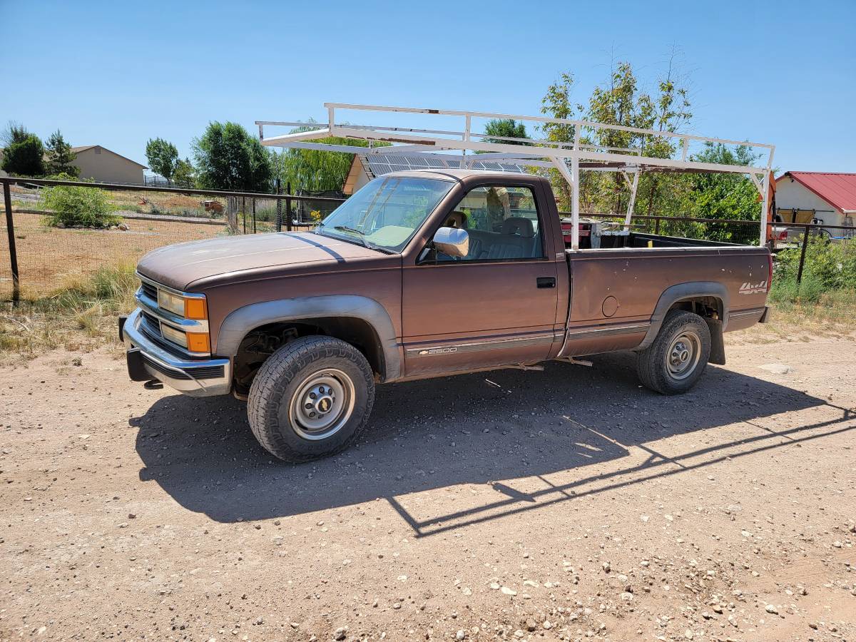 Chevrolet-gmt-400-34-ton-nominalchvy-diesel-1994-brown-1