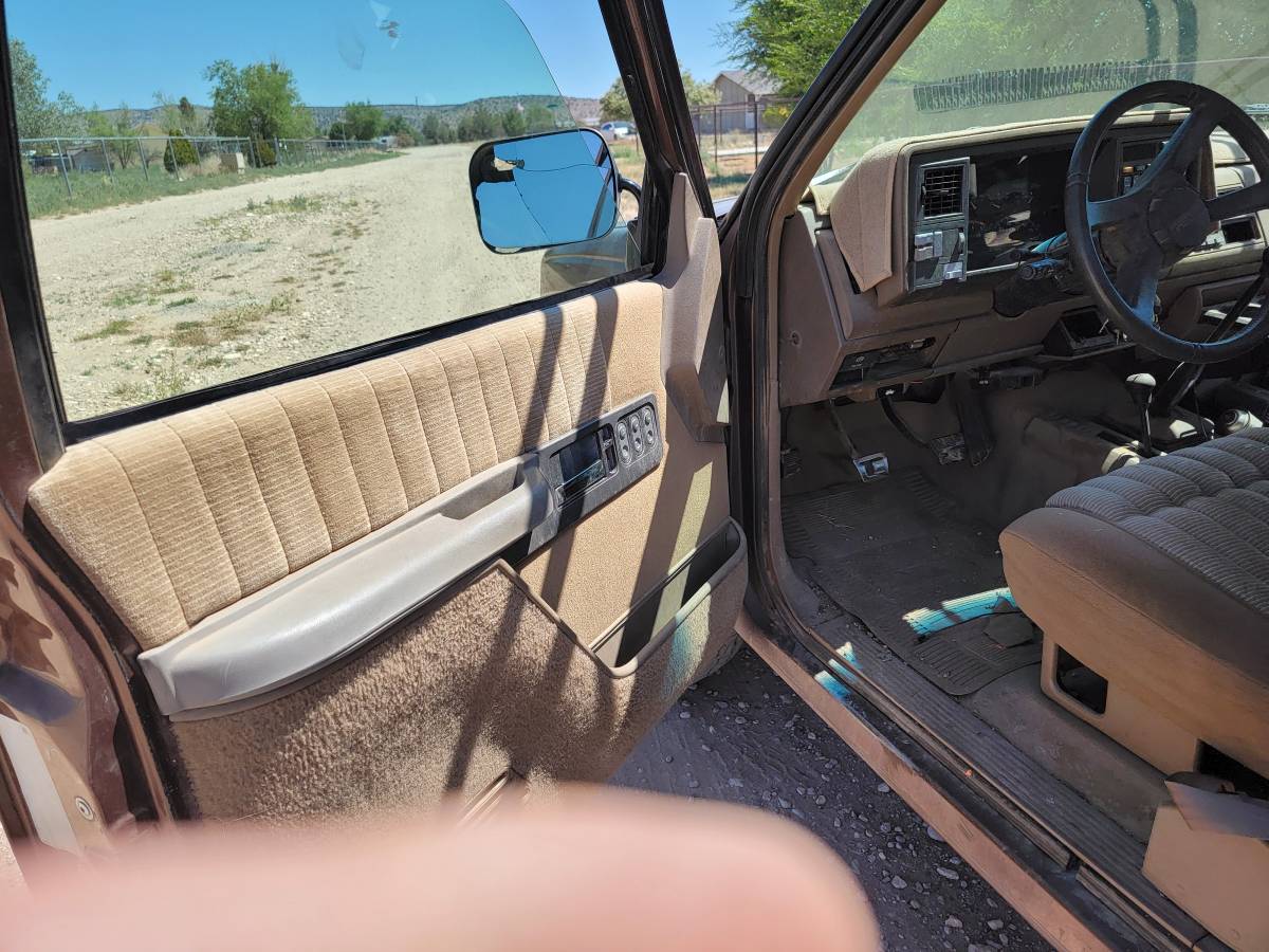 Chevrolet-gmt-400-34-ton-nominalchvy-diesel-1994-brown-15