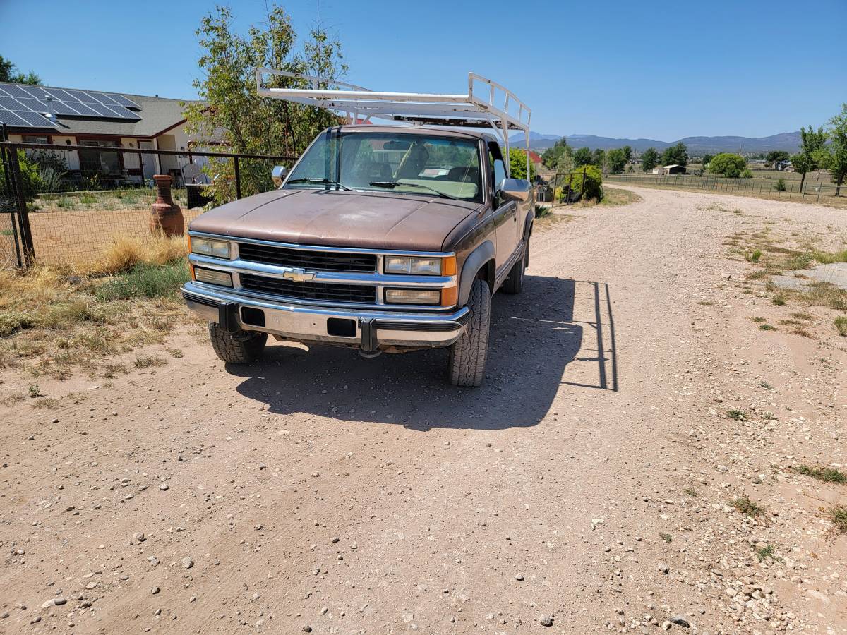 Chevrolet-gmt-400-34-ton-nominalchvy-diesel-1994-brown-2