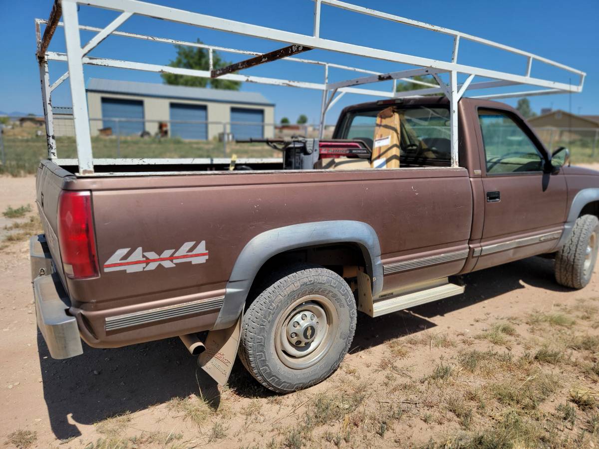 Chevrolet-gmt-400-34-ton-nominalchvy-diesel-1994-brown-8