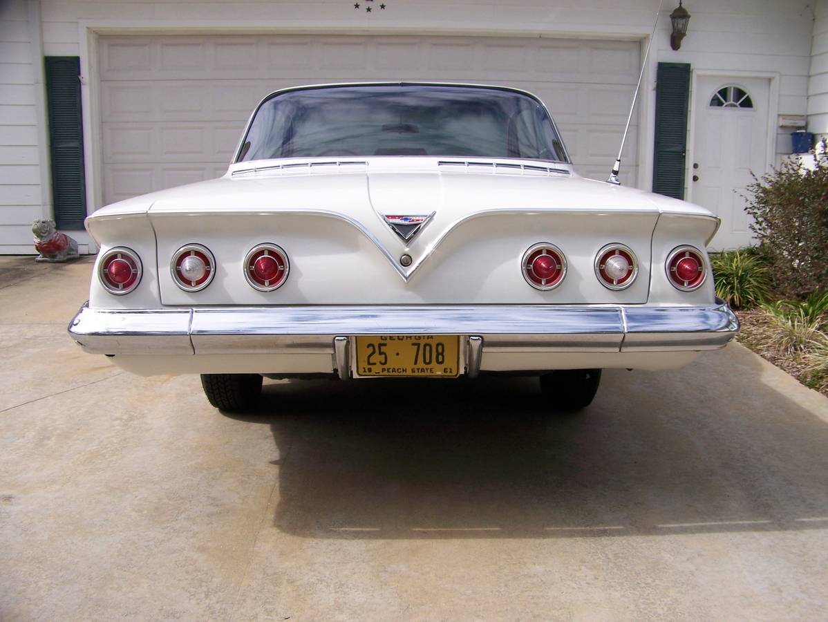 Chevrolet-impala-1961-white-10