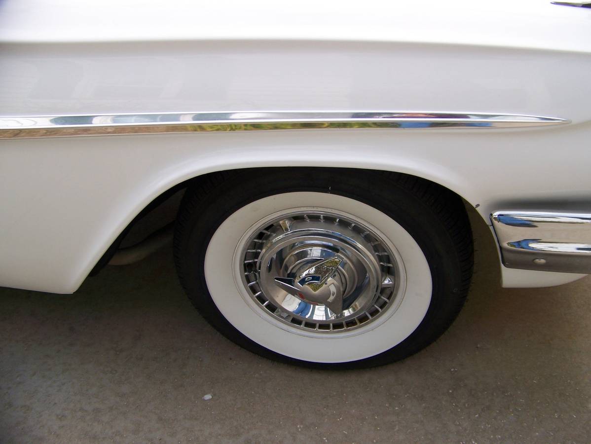 Chevrolet-impala-1961-white-13