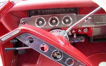 Chevrolet-impala-1961-white-19