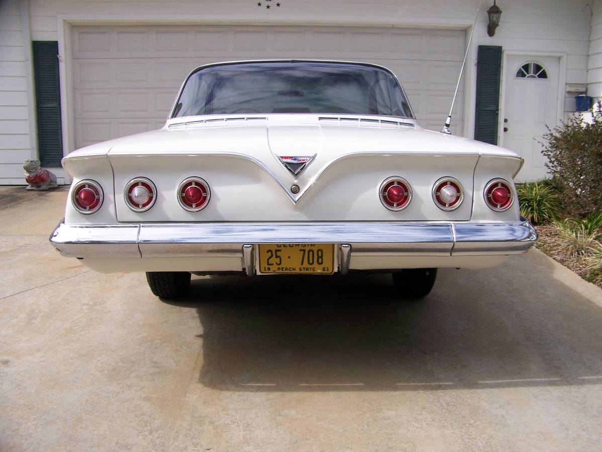 Chevrolet-impala-1961-white-2