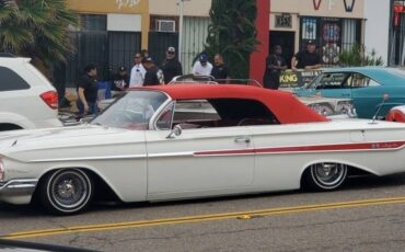 Chevrolet-impala-1961-white