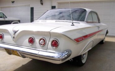 Chevrolet-impala-1961-white-3
