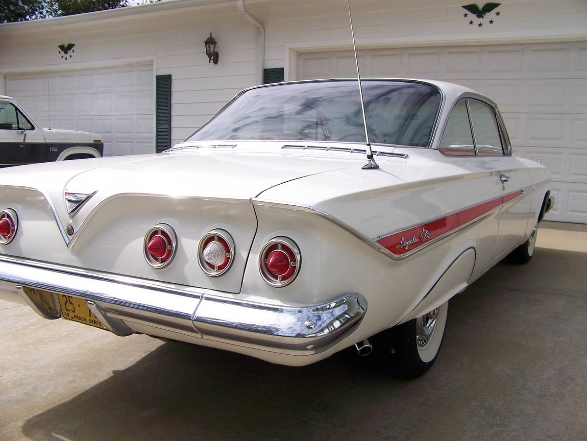 Chevrolet-impala-1961-white-3