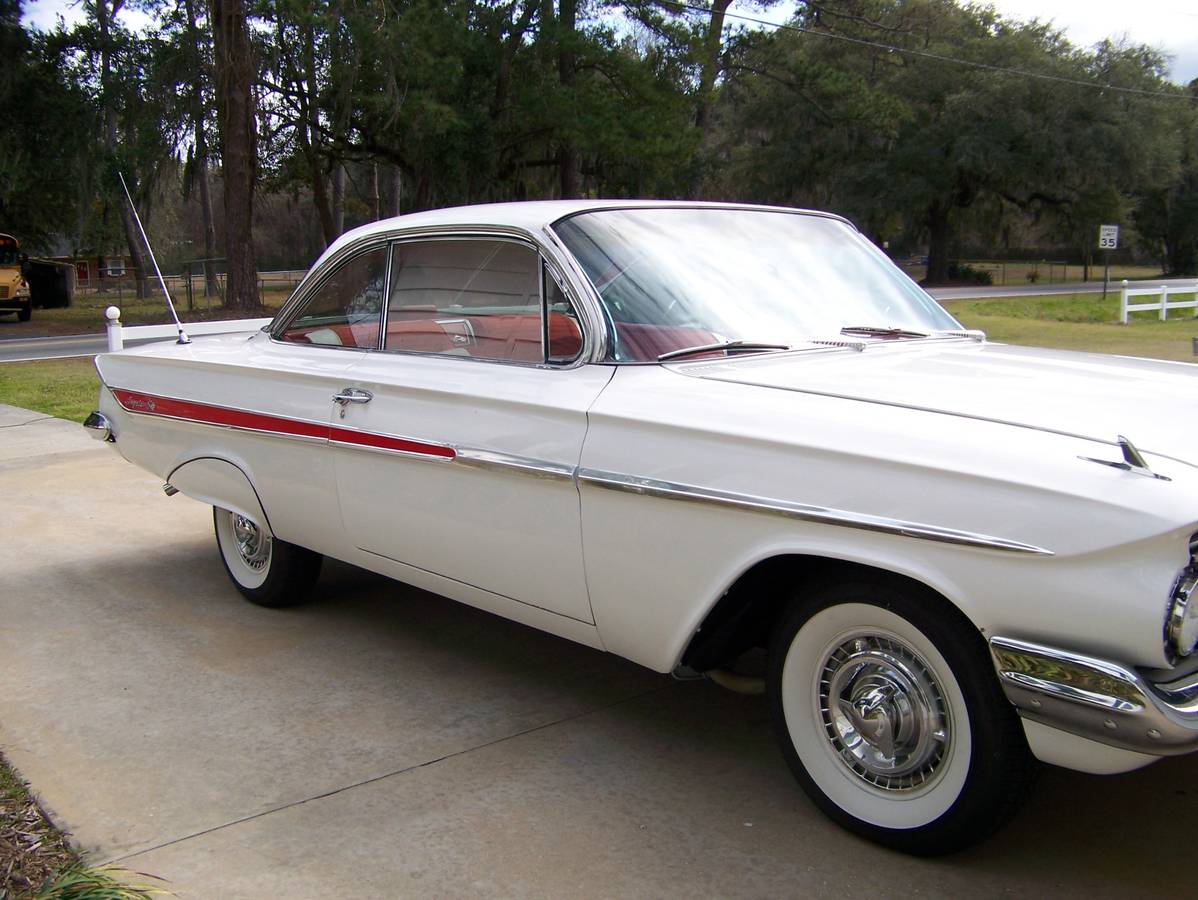 Chevrolet-impala-1961-white-4