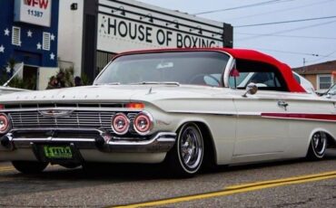 Chevrolet-impala-1961-white-8