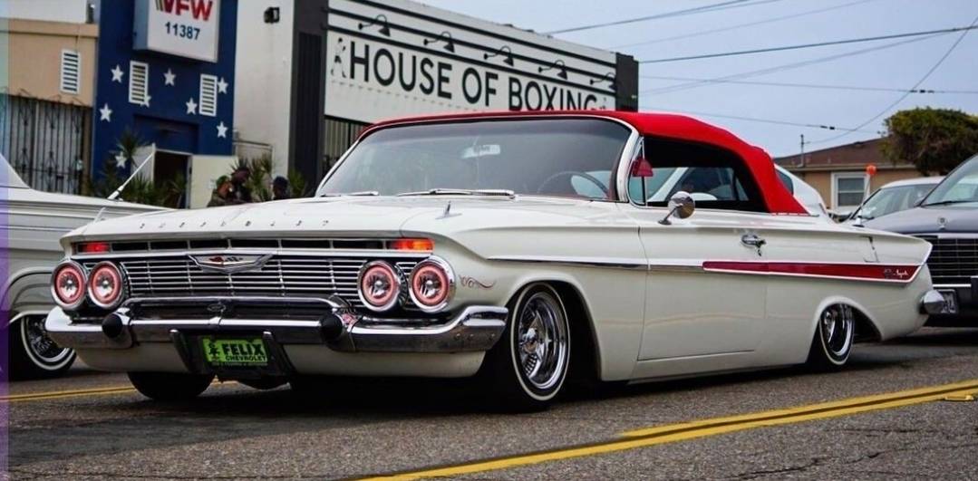 Chevrolet-impala-1961-white-8