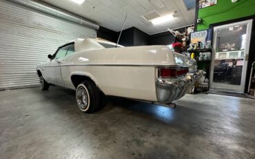 Chevrolet-impala-1966-white-10