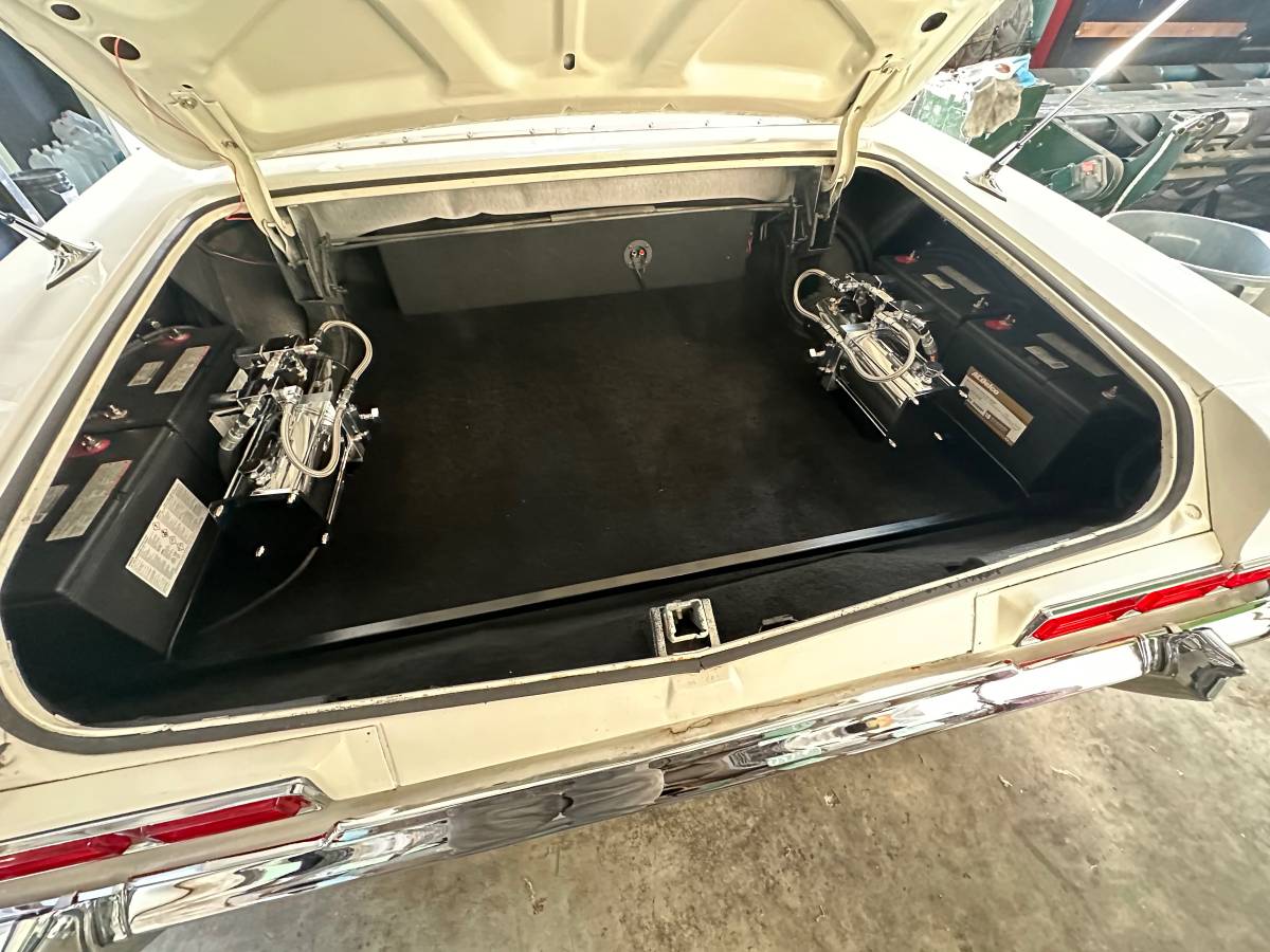 Chevrolet-impala-1966-white-14