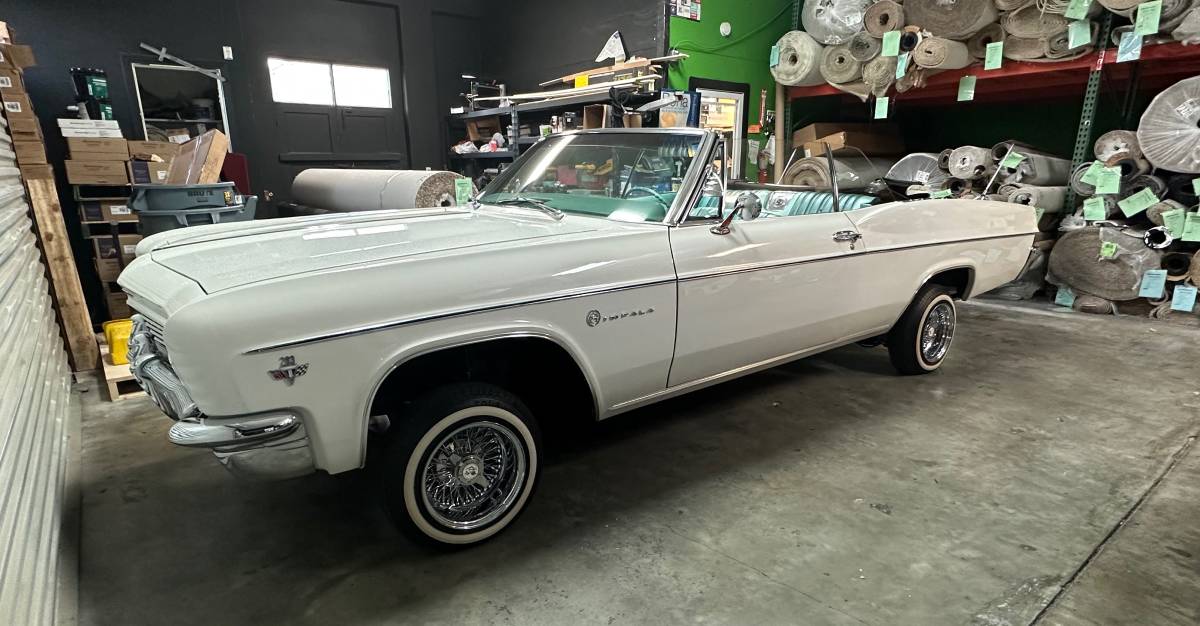 Chevrolet-impala-1966-white-2