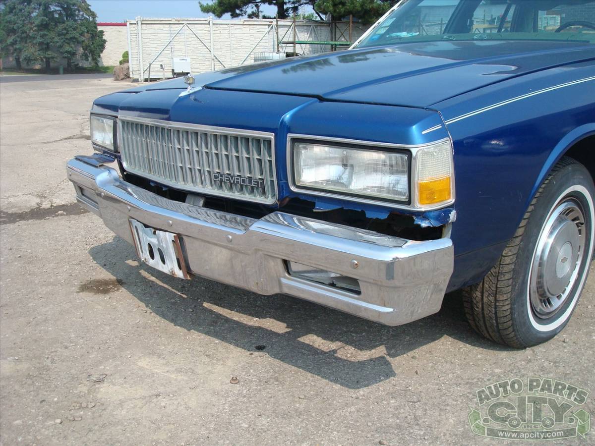 Chevrolet-impala-1985-blue-19