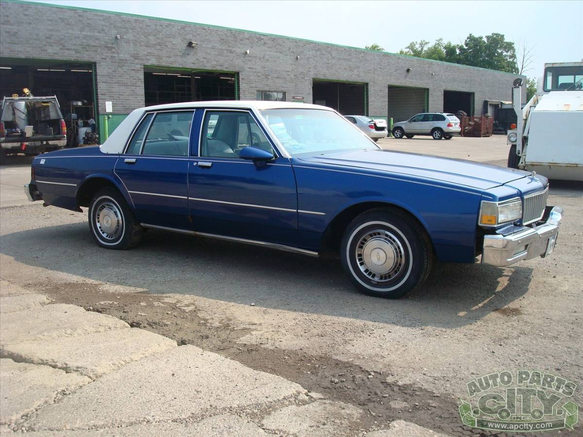 Chevrolet-impala-1985-blue-20