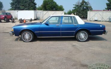 Chevrolet-impala-1985-blue-4