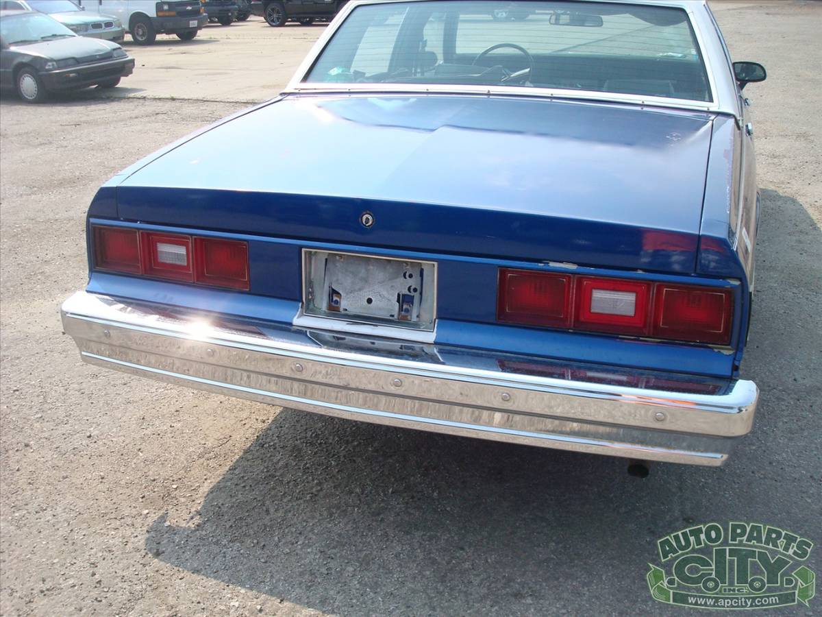 Chevrolet-impala-1985-blue-6