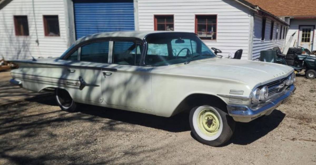 Chevrolet-impala-4-door-1960-white-3