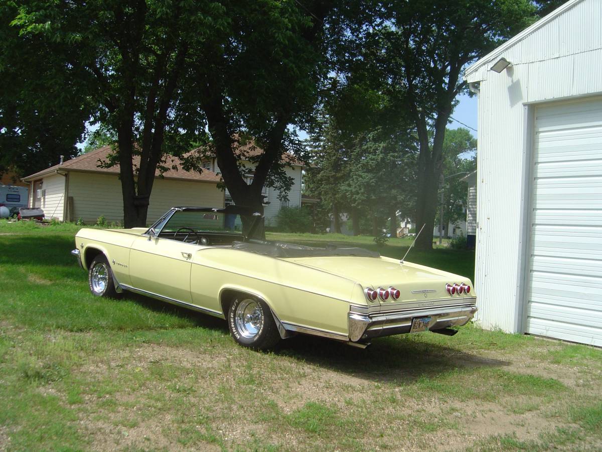 Chevrolet-impala-convertible-1965-yellow-3