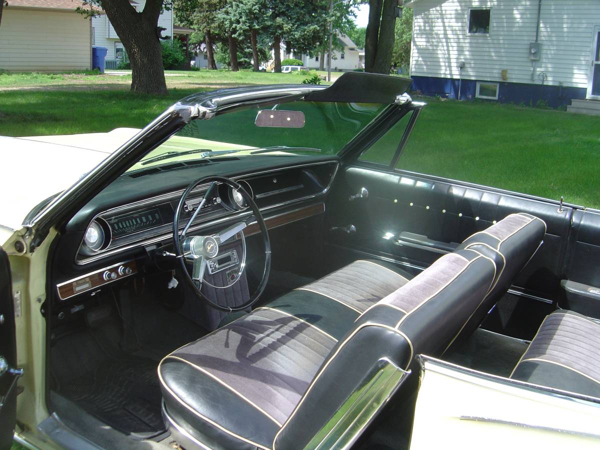Chevrolet-impala-convertible-1965-yellow-4