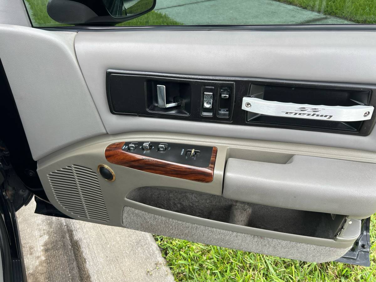 Chevrolet-impala-ss-1994-black-16