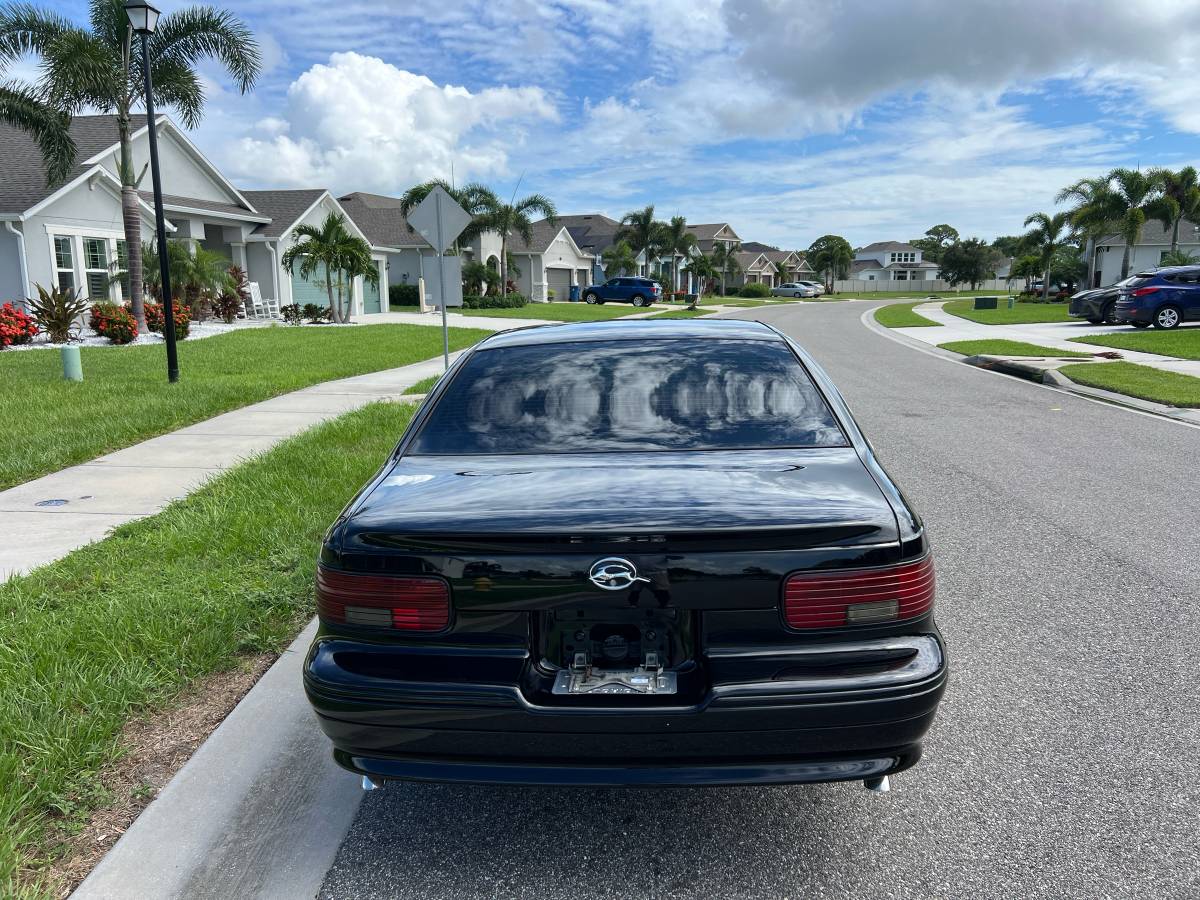 Chevrolet-impala-ss-1994-black-2