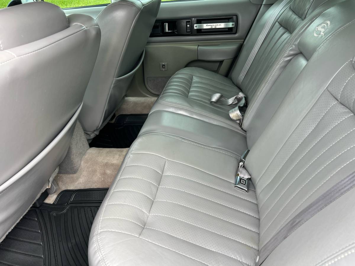 Chevrolet-impala-ss-1994-black-22