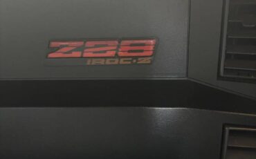 Chevrolet-iroc-1986-black-12