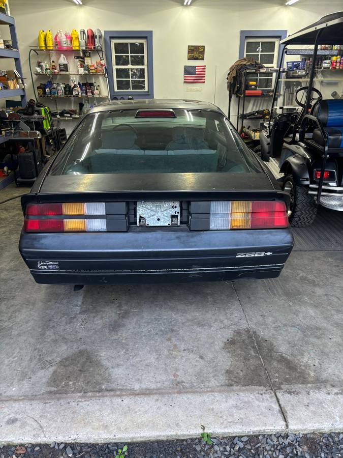 Chevrolet-iroc-1986-black-2