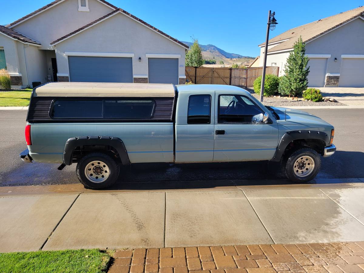 Chevrolet-islverado-k2500-1991-grey-1