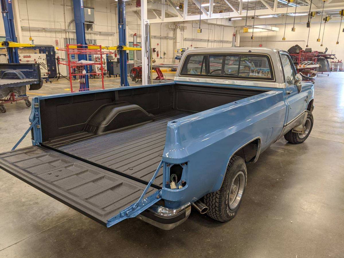 Chevrolet-k10-1984-blue-8