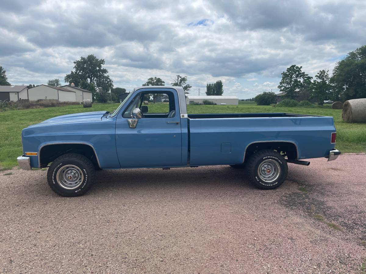 Chevrolet-k10-1984-blue
