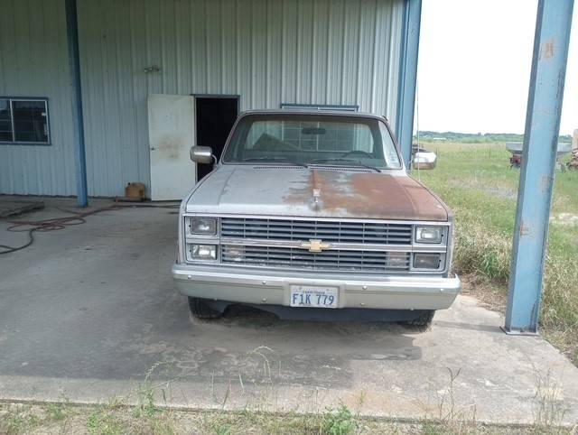 Chevrolet-k10-silverado-1984-silver-1