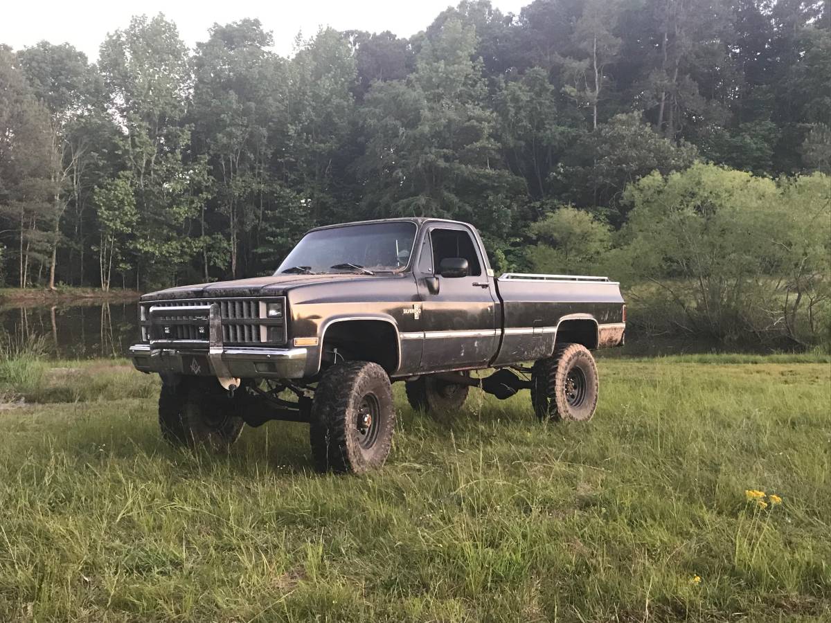 Chevrolet-k10-silverado-4x4-1981-black-2