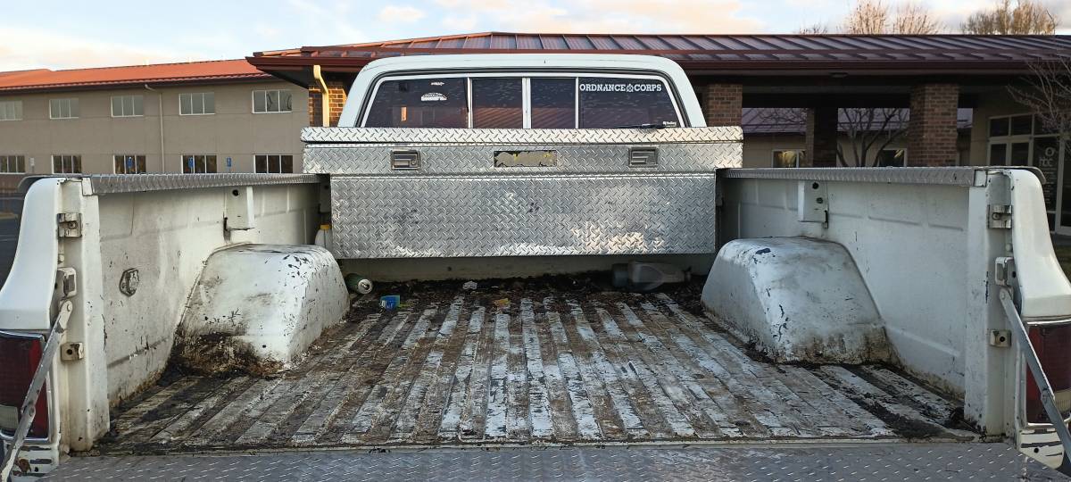 Chevrolet-k10-silverado-4x4-1981-white-2