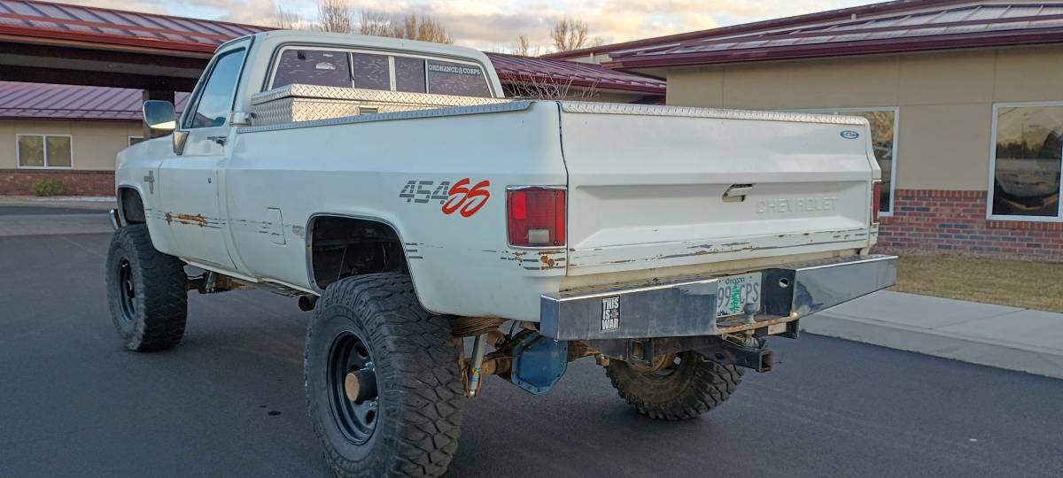 Chevrolet-k10-silverado-4x4-1981-white-9