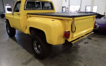 Chevrolet-k10-silverado-4x4-1984-yellow-1