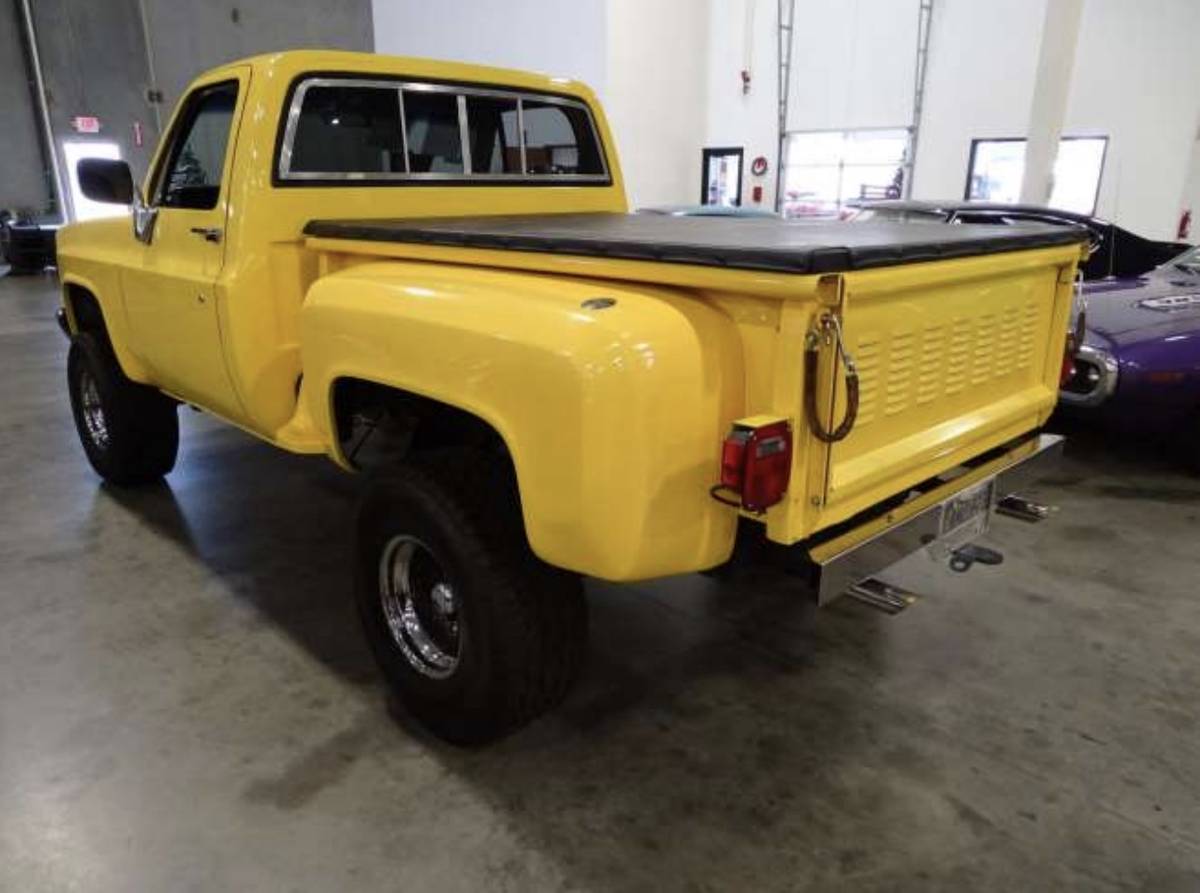 Chevrolet-k10-silverado-4x4-1984-yellow-1