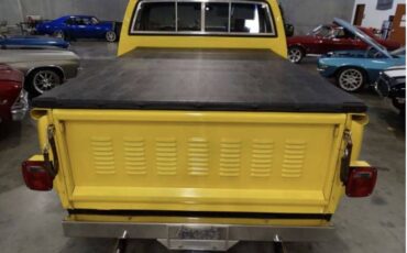 Chevrolet-k10-silverado-4x4-1984-yellow-2