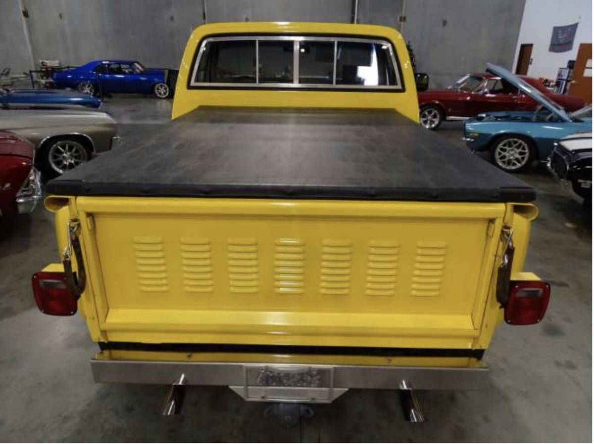 Chevrolet-k10-silverado-4x4-1984-yellow-2